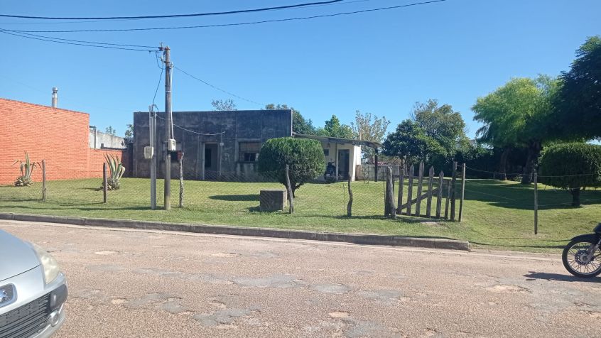 Imagen 6 Viviendas y terreno en esquina.