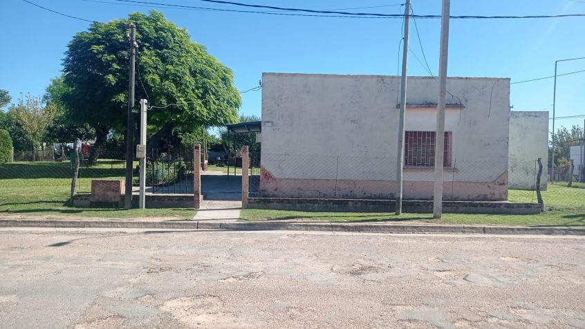Imagen 1 Viviendas y terreno en esquina.