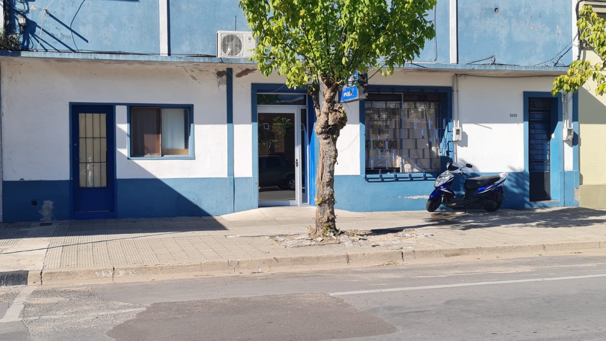 Imagen principal Casa, con terreno y local con oficinas/consultorios