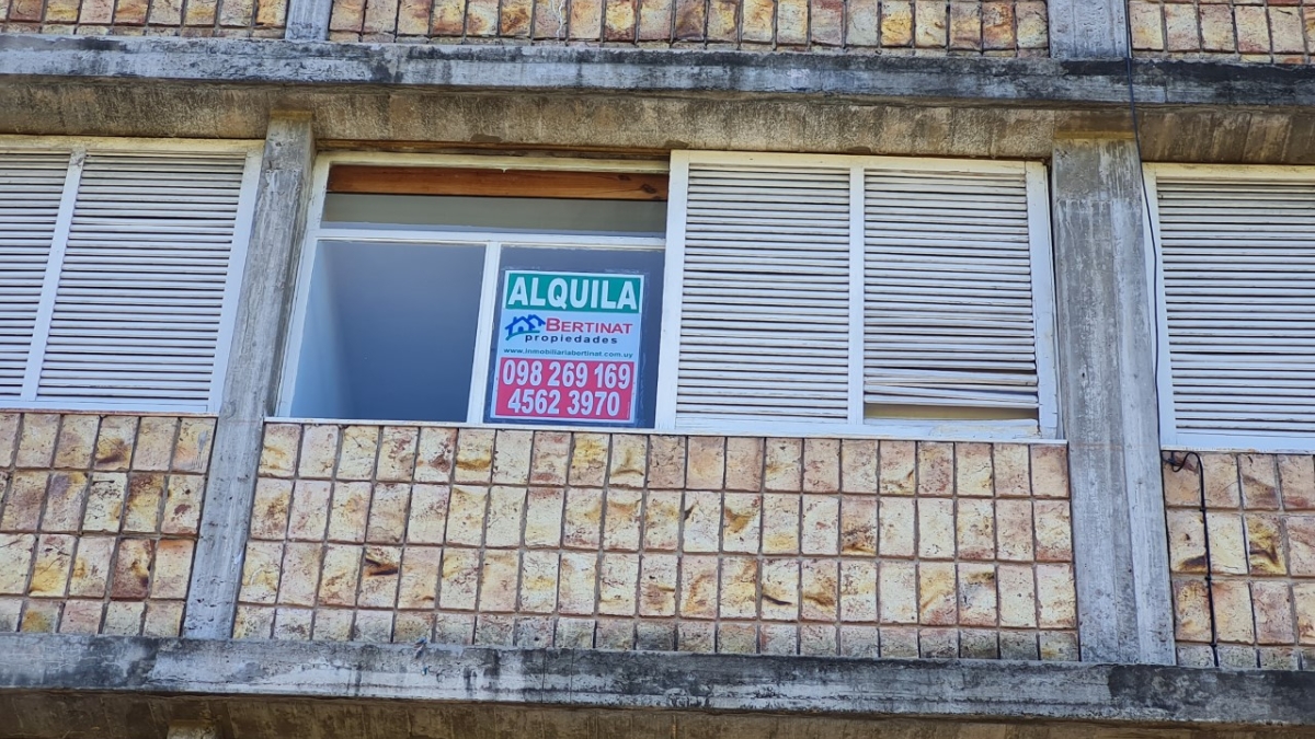 Imagen 2 Apto Edificio Rambla de 3 dormitorios.