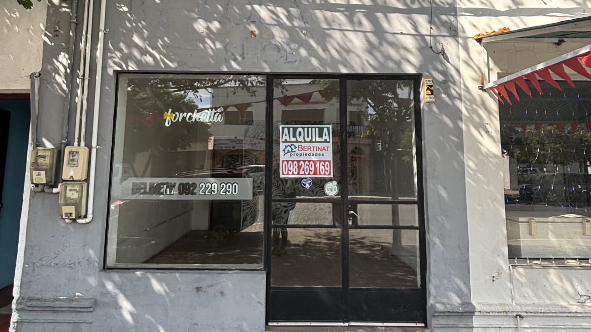 Imagen principal Local comercial en calle 18 de julio.