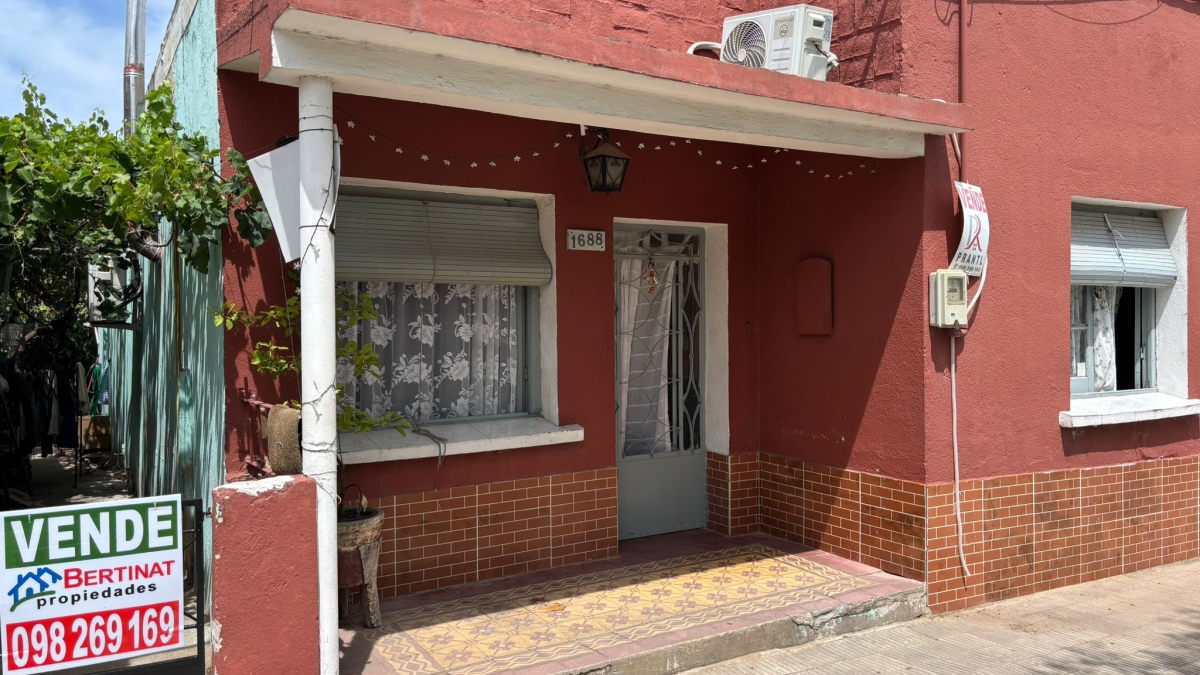 Imagen 2 Casa de 3 dormitorios, en calle Rincón y Varela.