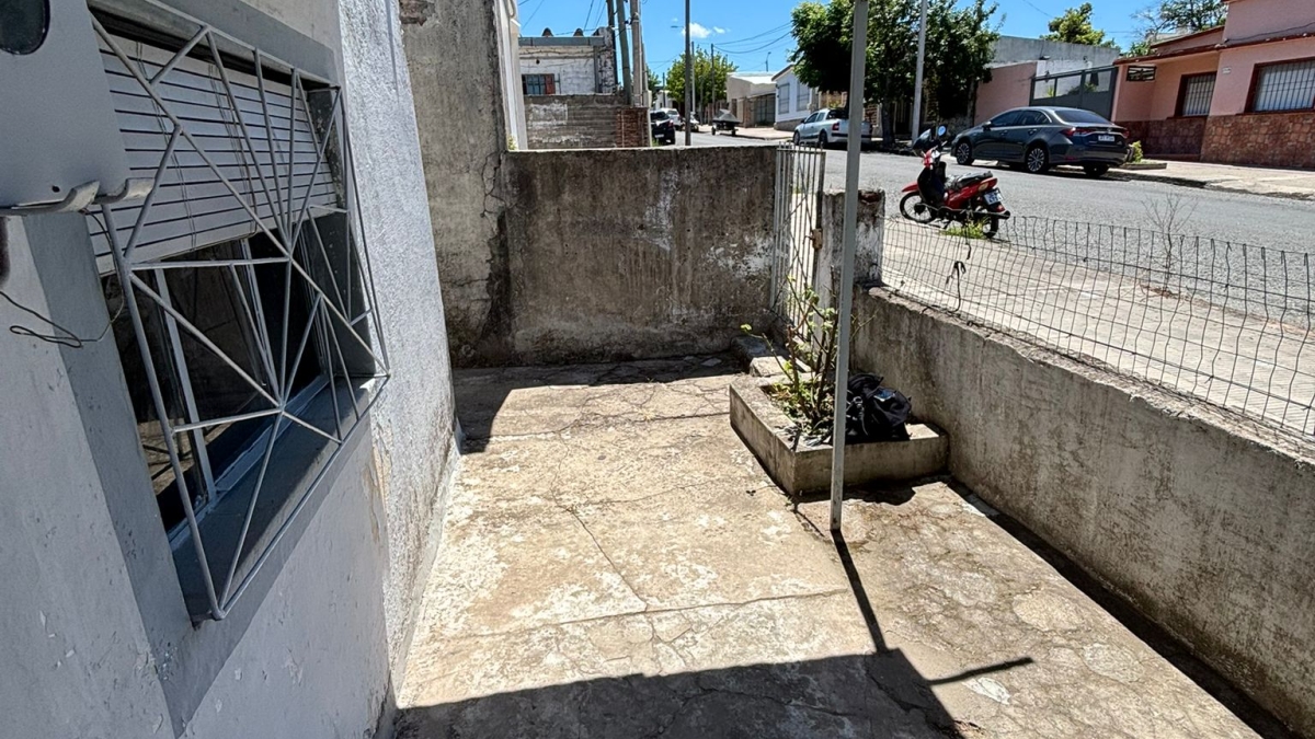 Imagen 3 Casa de 2 dormitorios ,Capdevielle y España.