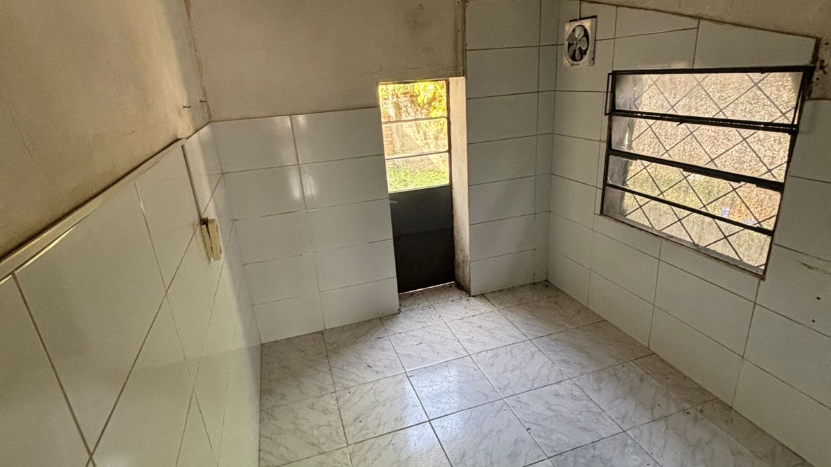 Imagen 3 Local comercial en calle 18 de julio.