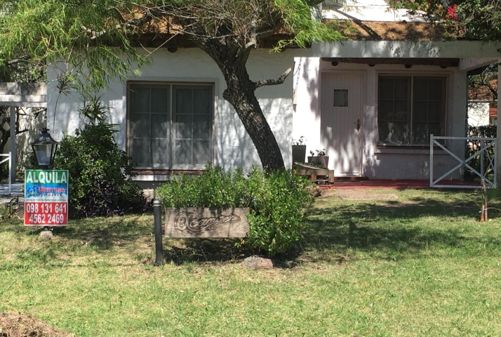 Casa "Acanoes".