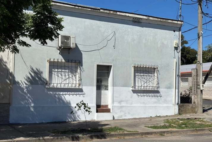 Casa de 2 dormitorios, España y Capdevielle.