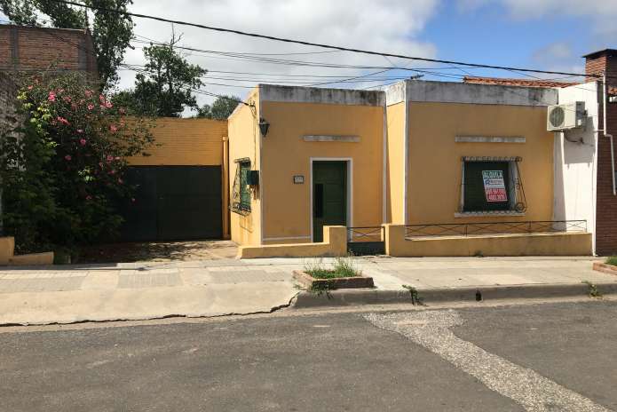 PROXIMO INGRESO! Amplia casa y apartamento  con galpón.