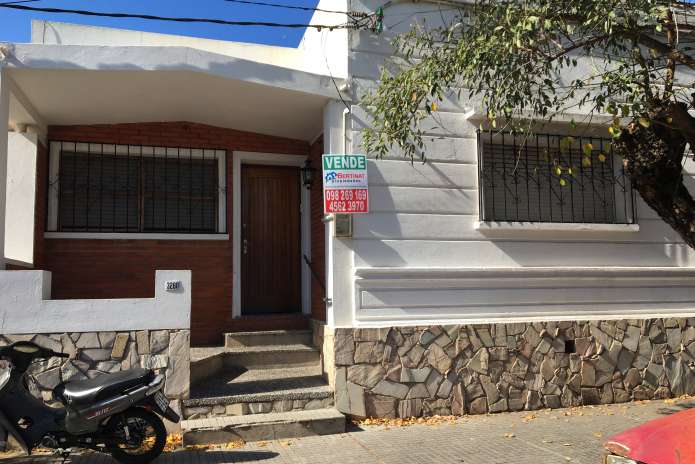 Casa en venta , muy buena ubicación.