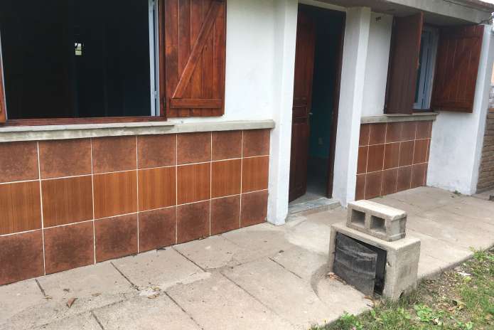 Casa en J3 frente a barraca,  2 dormitorios
