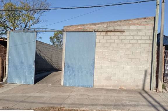 Galpón en calle Arizti