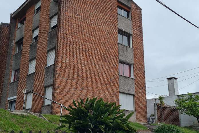 PROXIMO INGRESO!! Apartamento de tres dormitorios en calle Instrucciones